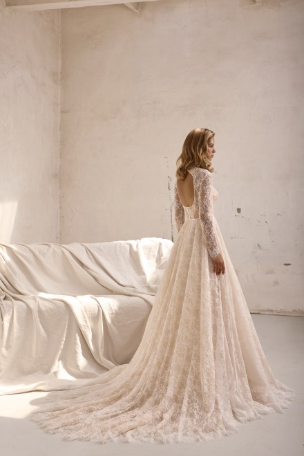 https://www.sposa-lia.com/images/stories/virtuemart/product/per-in white-019-tayla-03.jpg